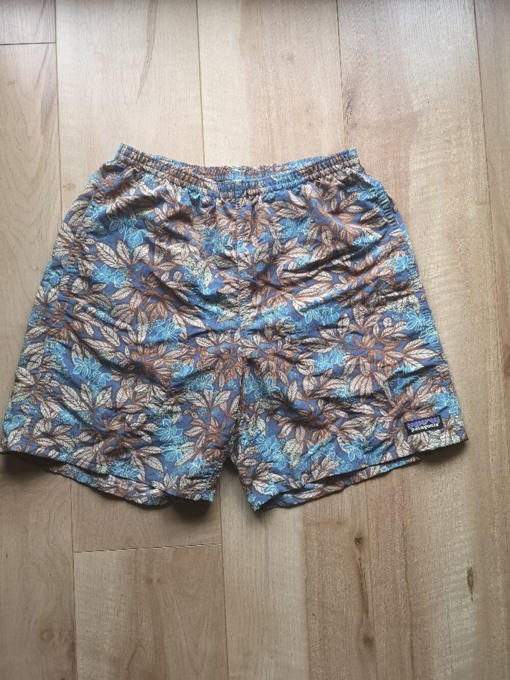 Patagonia - Baggies Shorts - Small 28–32 - Palm Leaf Floral Print